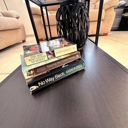 Estea - Rhea's Cozy 1 Bedroom Пафос